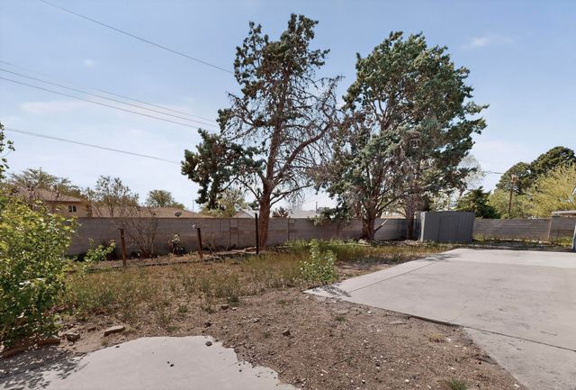 12008 Golden Gate Avenue NE, Albuquerque, NM 87111