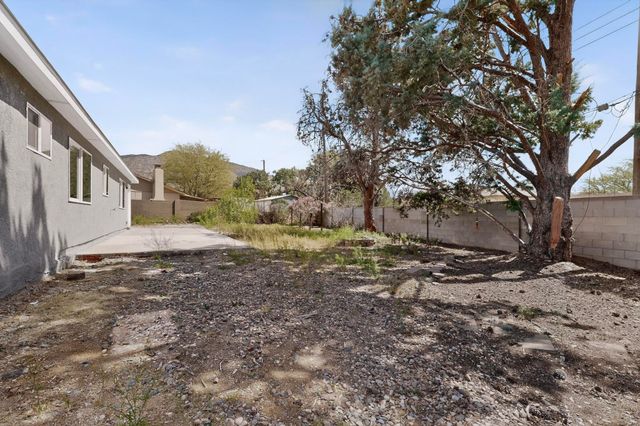 12008 Golden Gate Avenue NE, Albuquerque, NM 87111