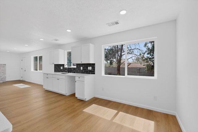 12008 Golden Gate Avenue NE, Albuquerque, NM 87111