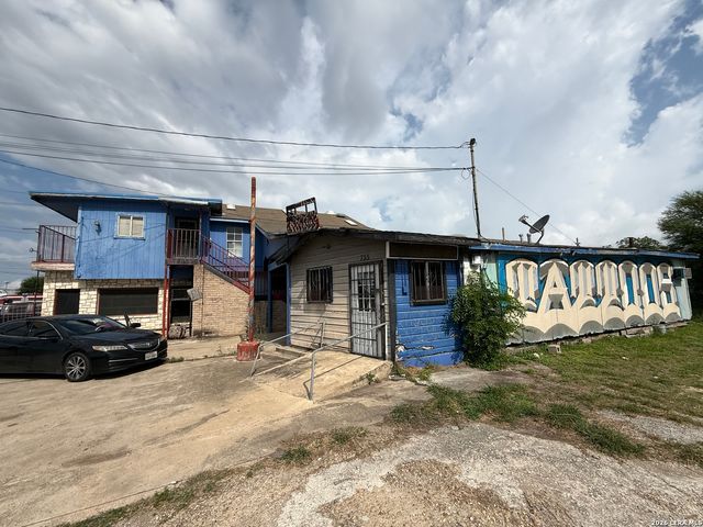 757 Historic Old Hwy 90, San Antonio, TX 78237