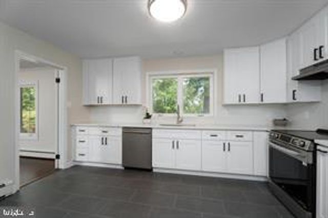 16 CHERRY BROOK DR, Princeton, NJ 08540