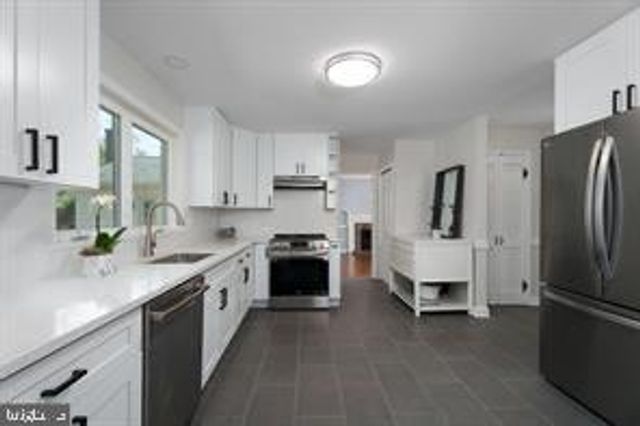 16 CHERRY BROOK DR, Princeton, NJ 08540