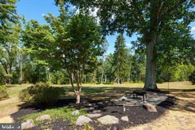 16 CHERRY BROOK DR, Princeton, NJ 08540