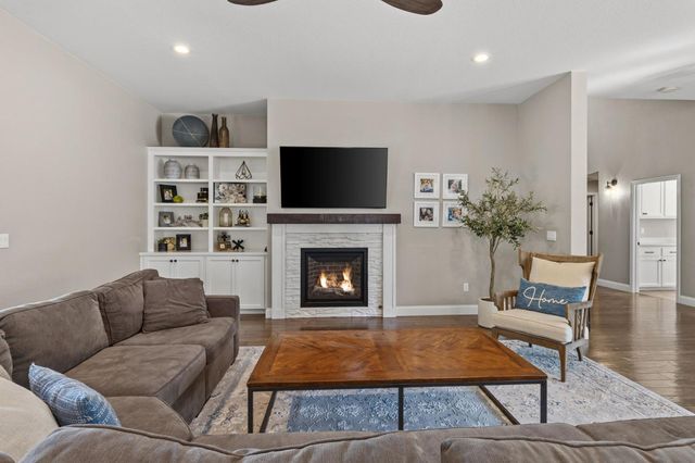 3224 Lakeshore Ct, Modesto, CA 95355