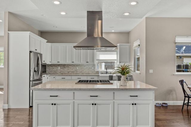 3224 Lakeshore Ct, Modesto, CA 95355