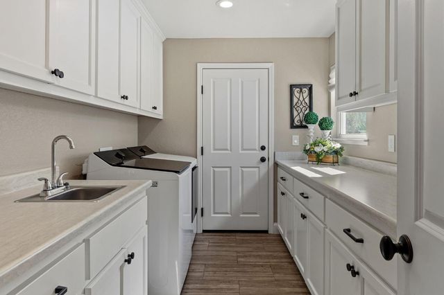 3224 Lakeshore Ct, Modesto, CA 95355