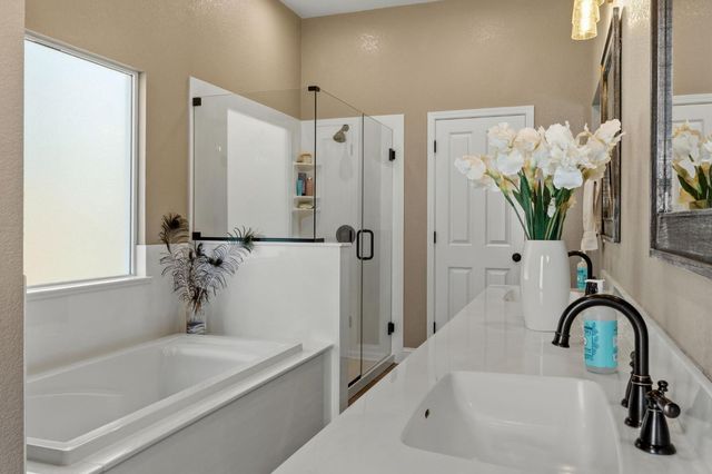 3224 Lakeshore Ct, Modesto, CA 95355