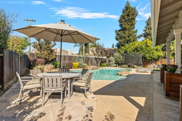 3224 Lakeshore Ct, Modesto, CA 95355