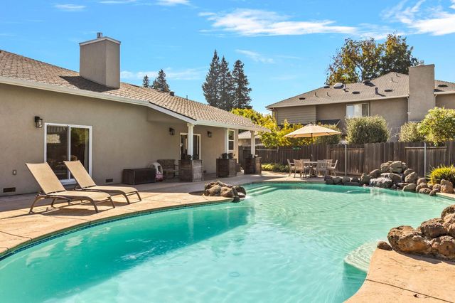 3224 Lakeshore Ct, Modesto, CA 95355