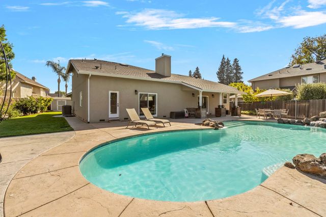 3224 Lakeshore Ct, Modesto, CA 95355