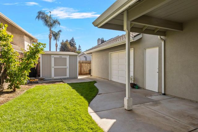3224 Lakeshore Ct, Modesto, CA 95355