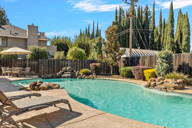 3224 Lakeshore Ct, Modesto, CA 95355