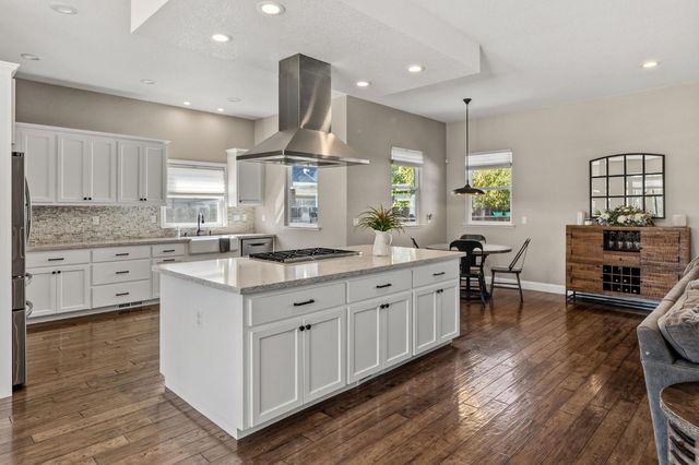 3224 Lakeshore Ct, Modesto, CA 95355