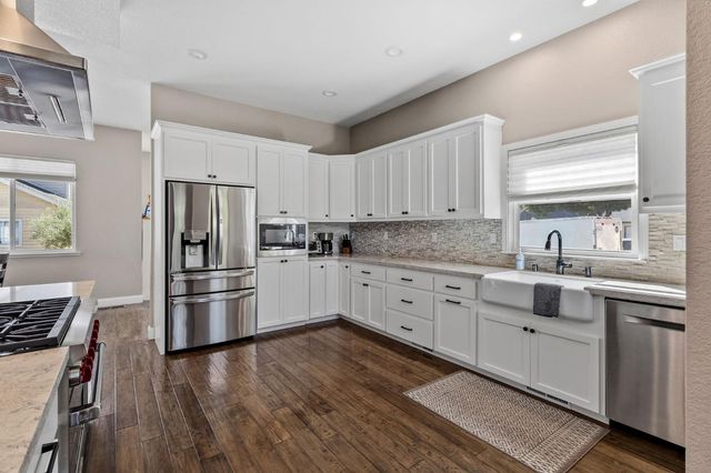 3224 Lakeshore Ct, Modesto, CA 95355