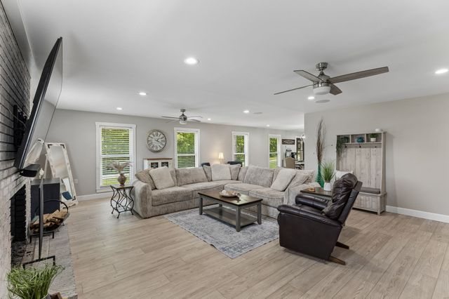 109 Indian Creek Rd, Hohenwald, TN 38462
