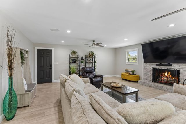 109 Indian Creek Rd, Hohenwald, TN 38462