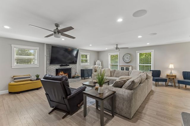 109 Indian Creek Rd, Hohenwald, TN 38462