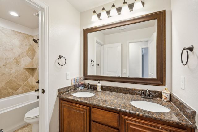 218 Calvert Drive, Midlothian, TX 76065