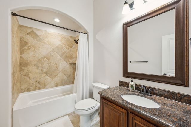 218 Calvert Drive, Midlothian, TX 76065