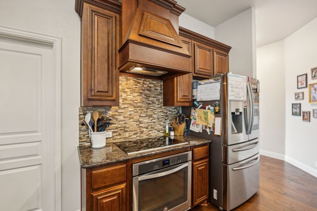 218 Calvert Drive, Midlothian, TX 76065