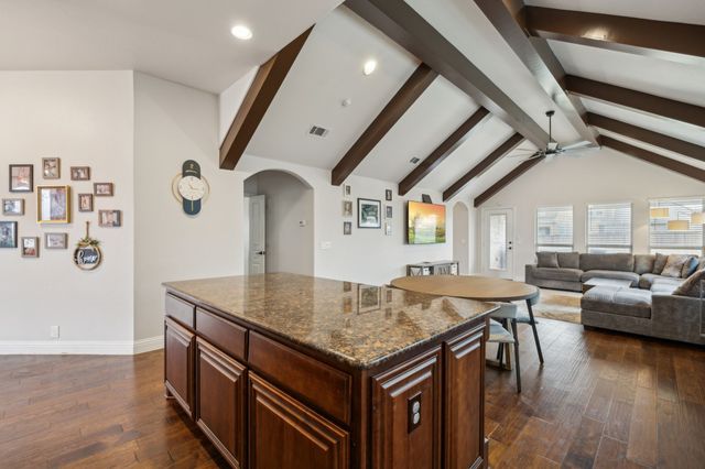 218 Calvert Drive, Midlothian, TX 76065