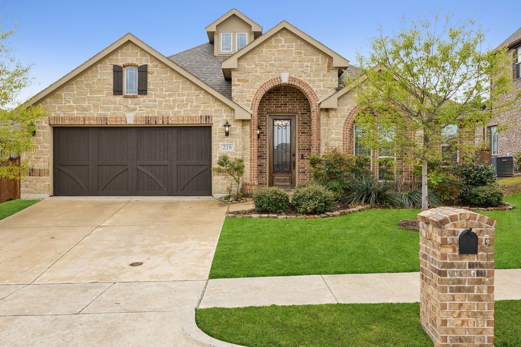 218 Calvert Drive, Midlothian, TX 76065