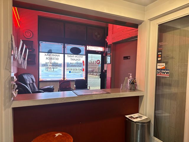 1077 E Main Street, East Dundee, IL 60118