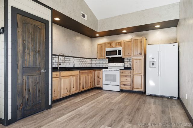 29550 S 4240 Road, Inola, OK 74036