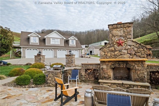 81 New Wine Lane, Charleston, WV 25312
