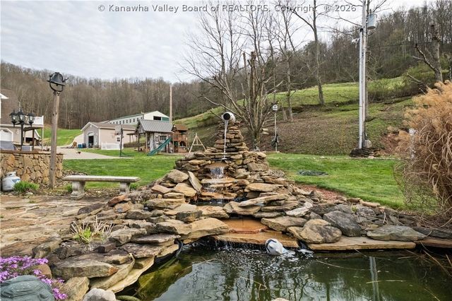 81 New Wine Lane, Charleston, WV 25312