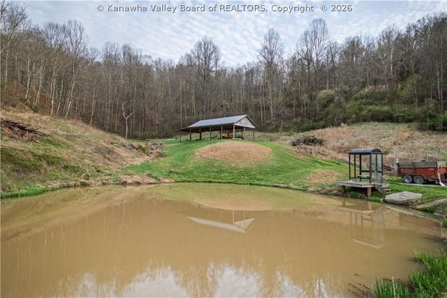 81 New Wine Lane, Charleston, WV 25312