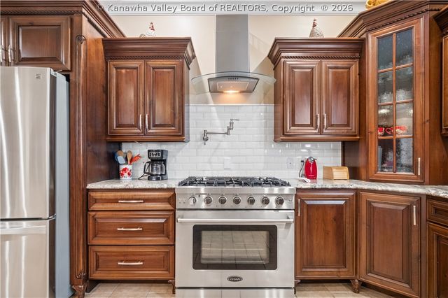 81 New Wine Lane, Charleston, WV 25312
