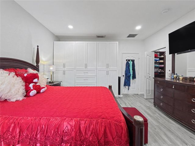 11300 SW 230th Ter, Miami, FL 33170