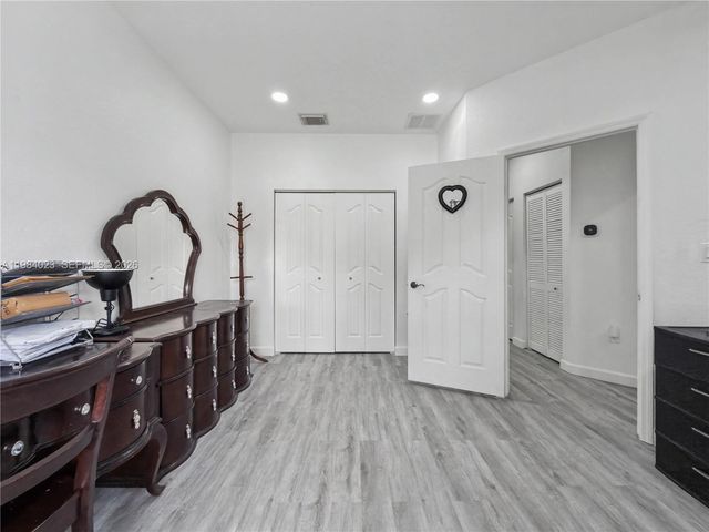 11300 SW 230th Ter, Miami, FL 33170