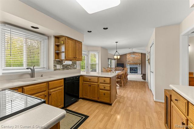 1256 Wedgewood Circle, Saline, MI 48176