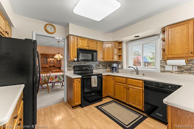 1256 Wedgewood Circle, Saline, MI 48176