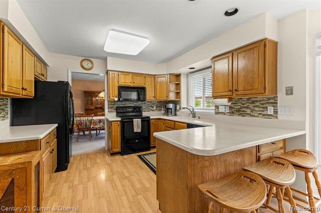 1256 Wedgewood Circle, Saline, MI 48176