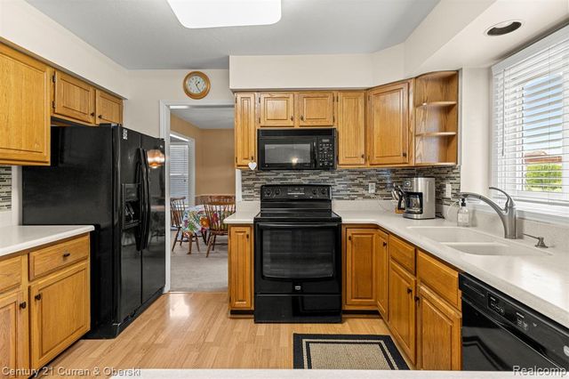1256 Wedgewood Circle, Saline, MI 48176