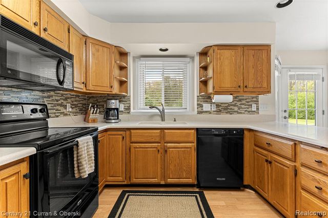 1256 Wedgewood Circle, Saline, MI 48176