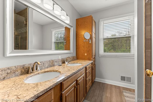 1256 Wedgewood Circle, Saline, MI 48176