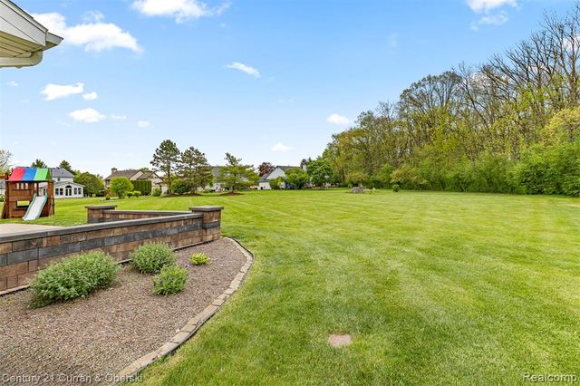 1256 Wedgewood Circle, Saline, MI 48176