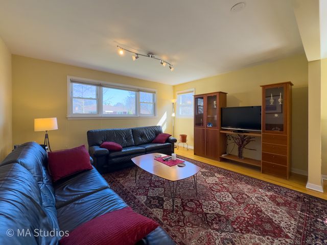 8912 Harms Road, Morton Grove, IL 60053