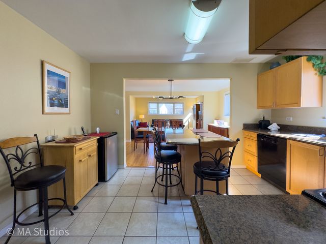 8912 Harms Road, Morton Grove, IL 60053