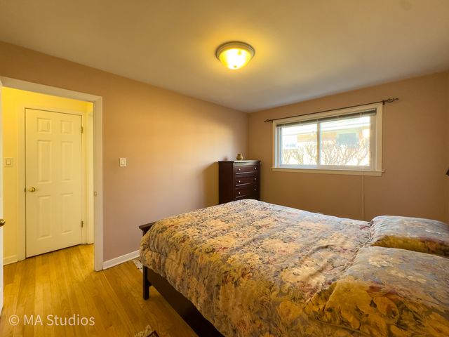 8912 Harms Road, Morton Grove, IL 60053