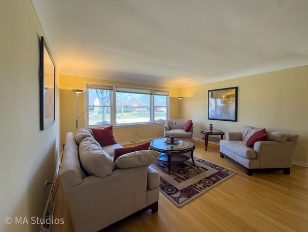 8912 Harms Road, Morton Grove, IL 60053