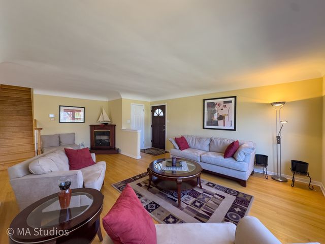 8912 Harms Road, Morton Grove, IL 60053