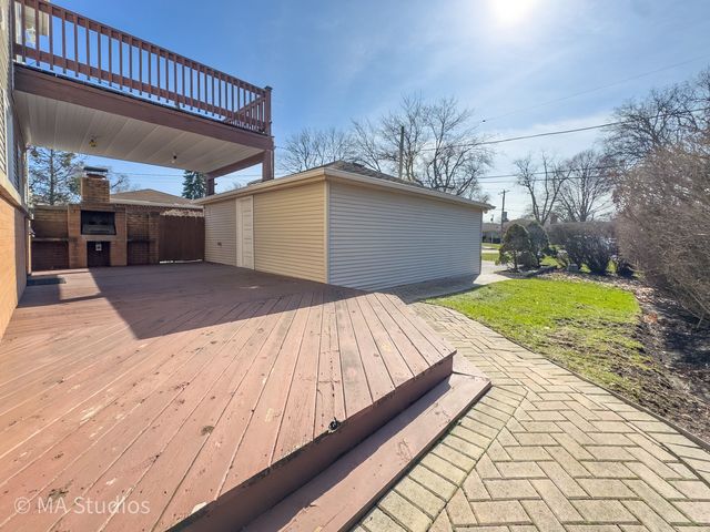 8912 Harms Road, Morton Grove, IL 60053