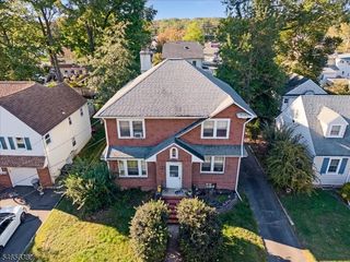 612 Roosevelt St, Westfield Town, NJ 07090