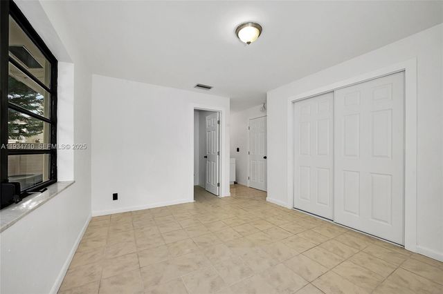 1204 NE 17th Way 5, Fort Lauderdale, FL 33304