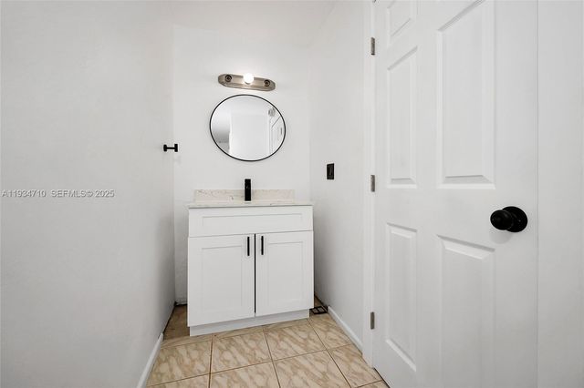 1204 NE 17th Way 5, Fort Lauderdale, FL 33304